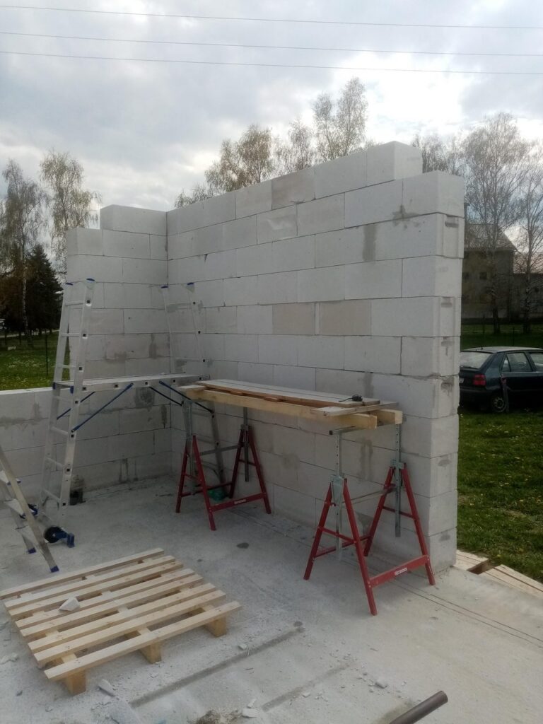 Novostavba z bielych tvárnic – Novostavba z bielych tvárnic Záber 2.
